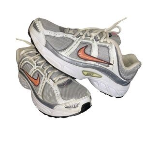 Nike - WOMENS size 10 - Compete 2 Running Shoe White/gray
